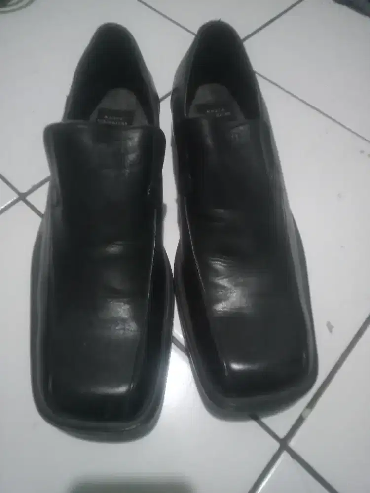 Sepatu merk Andre Valentino ukuran 10 1/2