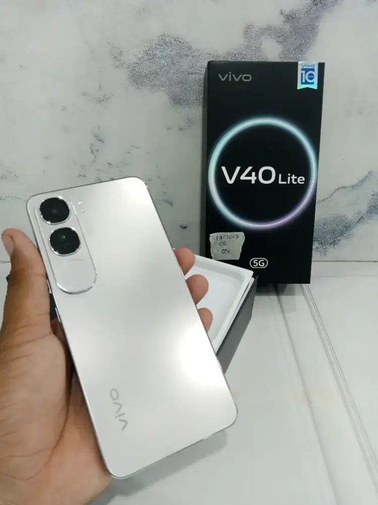 Vivo v40 lite 5G ram8/256 lengkap mulus garansi panjang