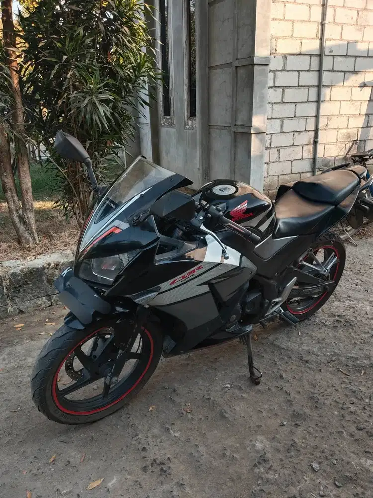 HONDA CBR 150 R 2015