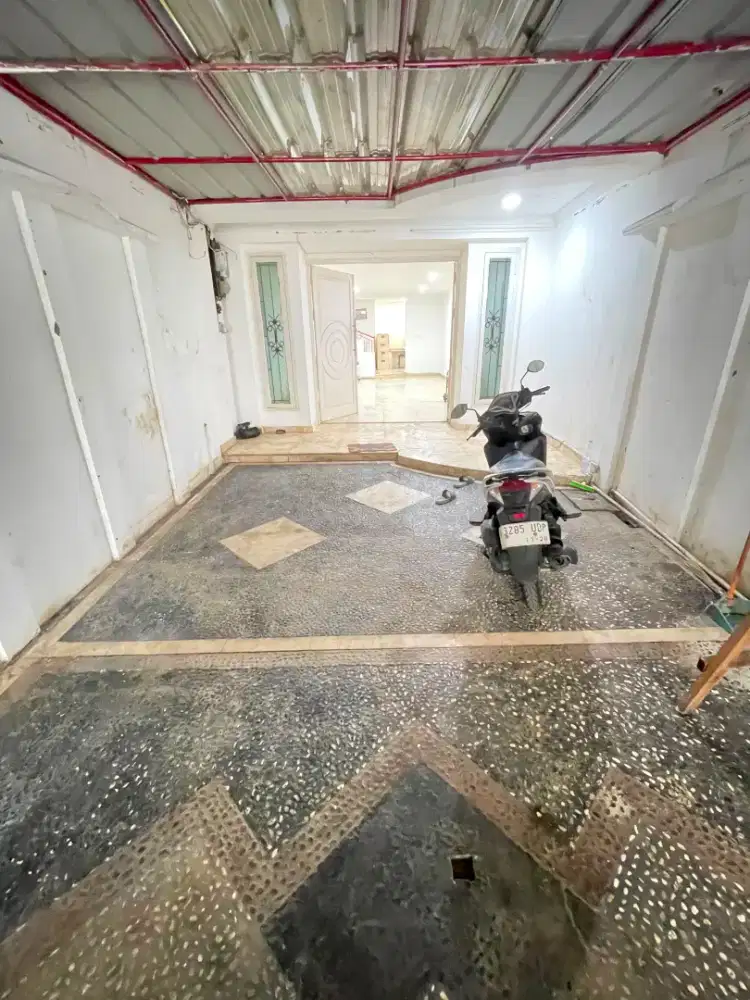 Dikontrakan Rumah 3 Lantai di Semper Barat Jakarta Utara 75jt/thn