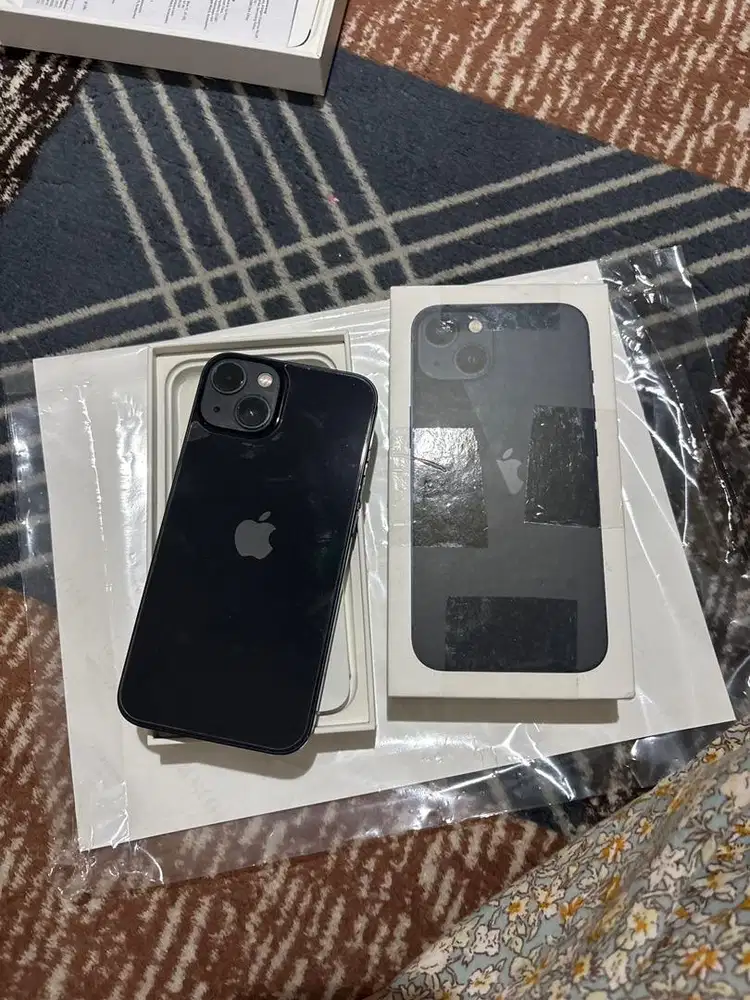 Iphone 13 hitam 128 GB second