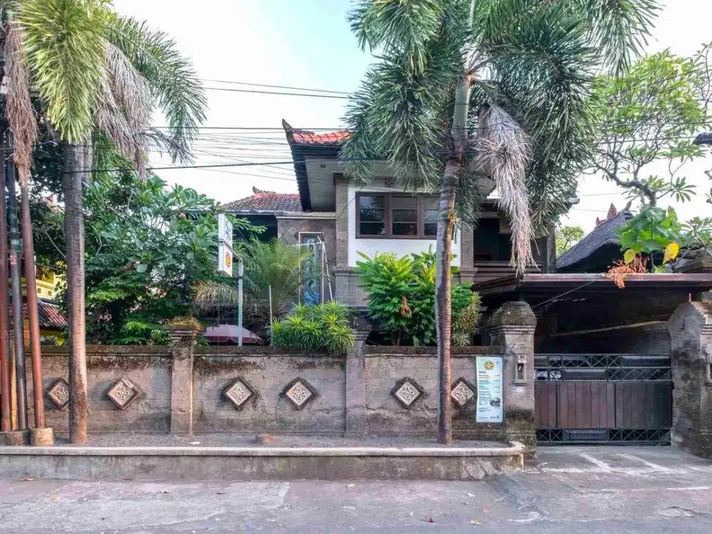 Rumah Hook 2 Lantai Terawat di Kawasan Premium Renon