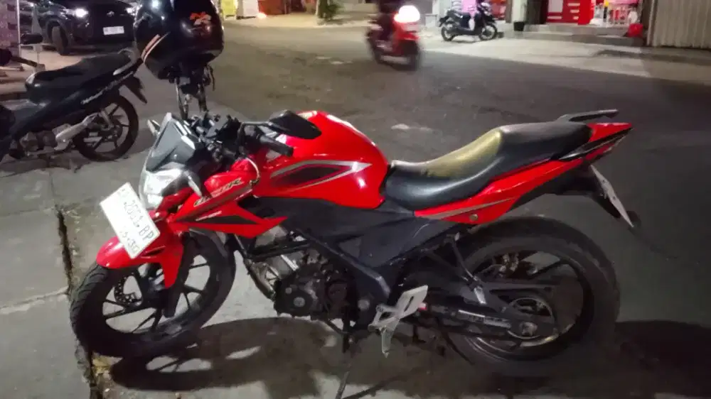 Dijual motor CB Merah merona