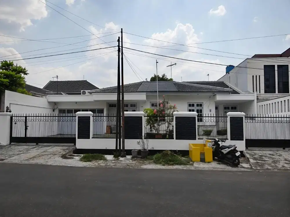 Rumah villa tanah luas di Pondok Bambu Jaktim