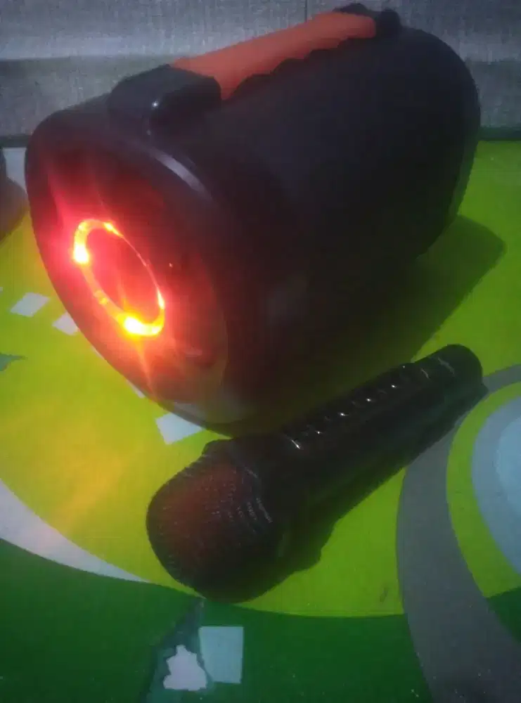 Speker blotoot dan mic .karoke ke hp.usb.ngeas.cas kabel C usb bisa