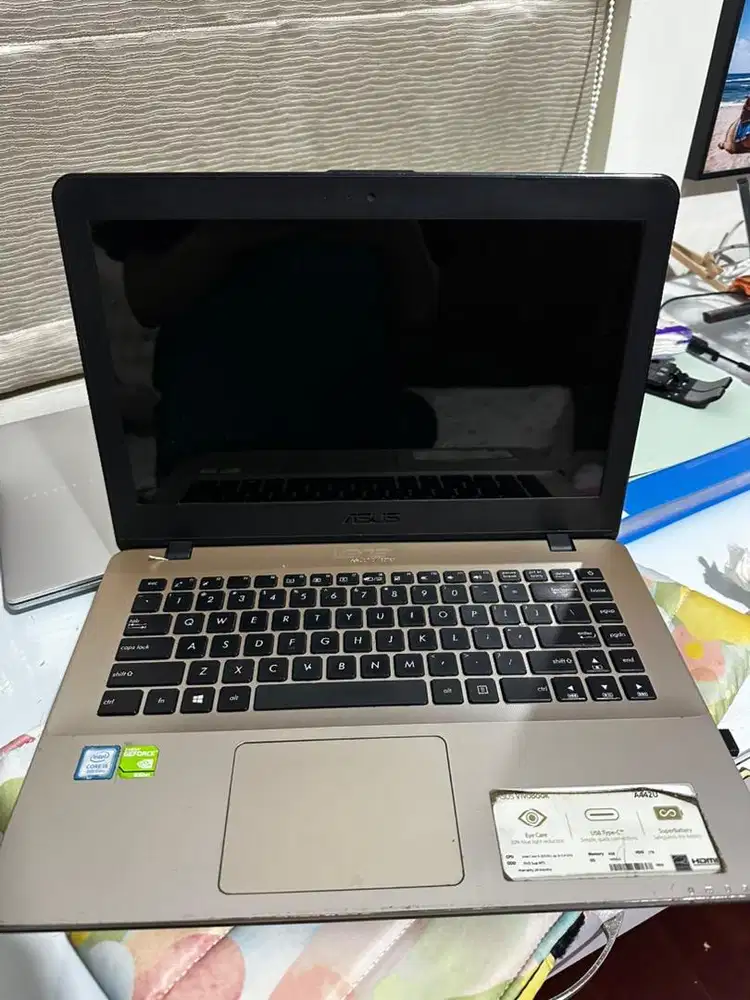 ASUS VivoBook A442U - Intel Core i5-8250U/GeForce 930MX/4GB RAM/1TB HD