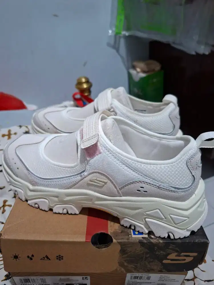Sepatu Skecher Baru