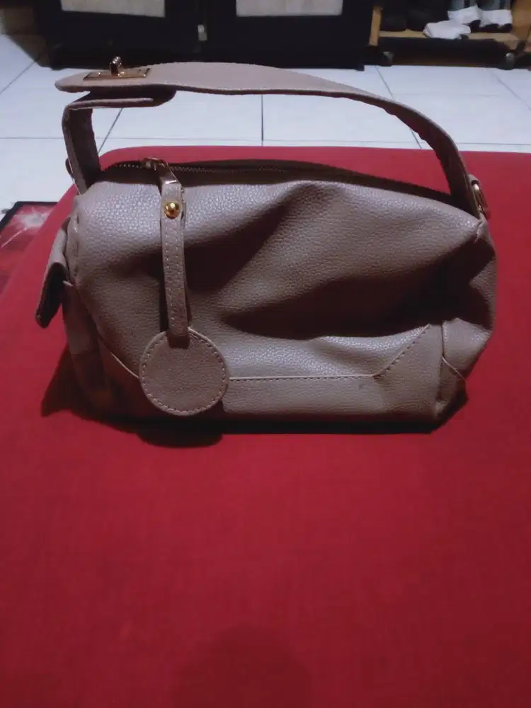tas sandel,bahan kulit sintetis,warna mocca  Uk.24