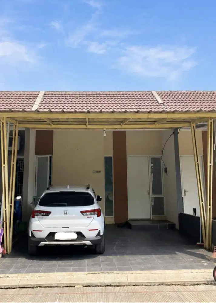 Disewakan Rumah Depan Taman, Bersih Rapih, Siap Huni - ISTIMEWA & Gres