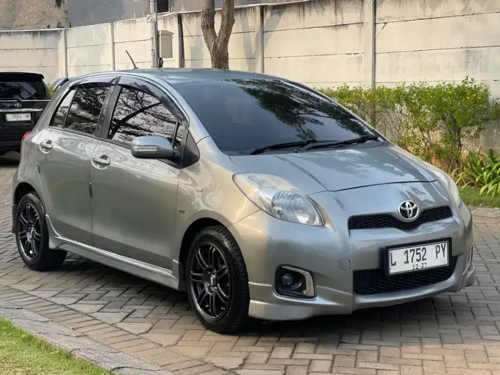 Toyota Yaris E manual