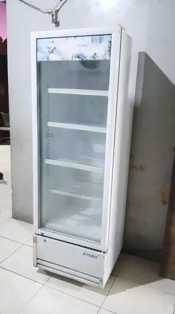 Showcase pendingin minuman