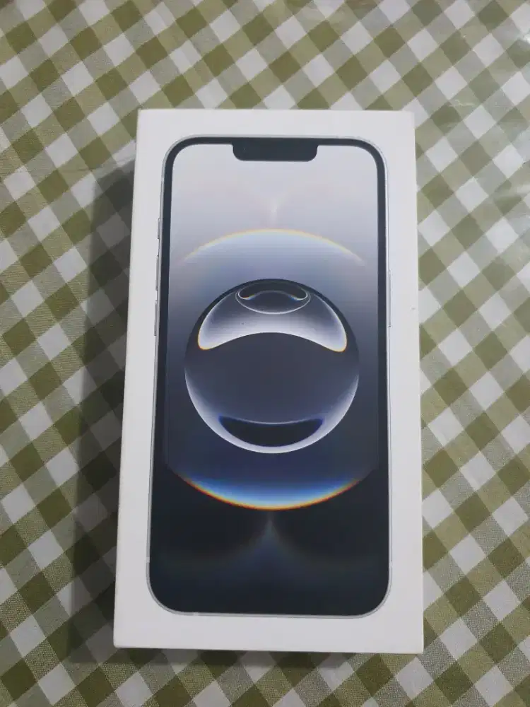 Iphone 16e 128gb white garansi ibox 1 tahun