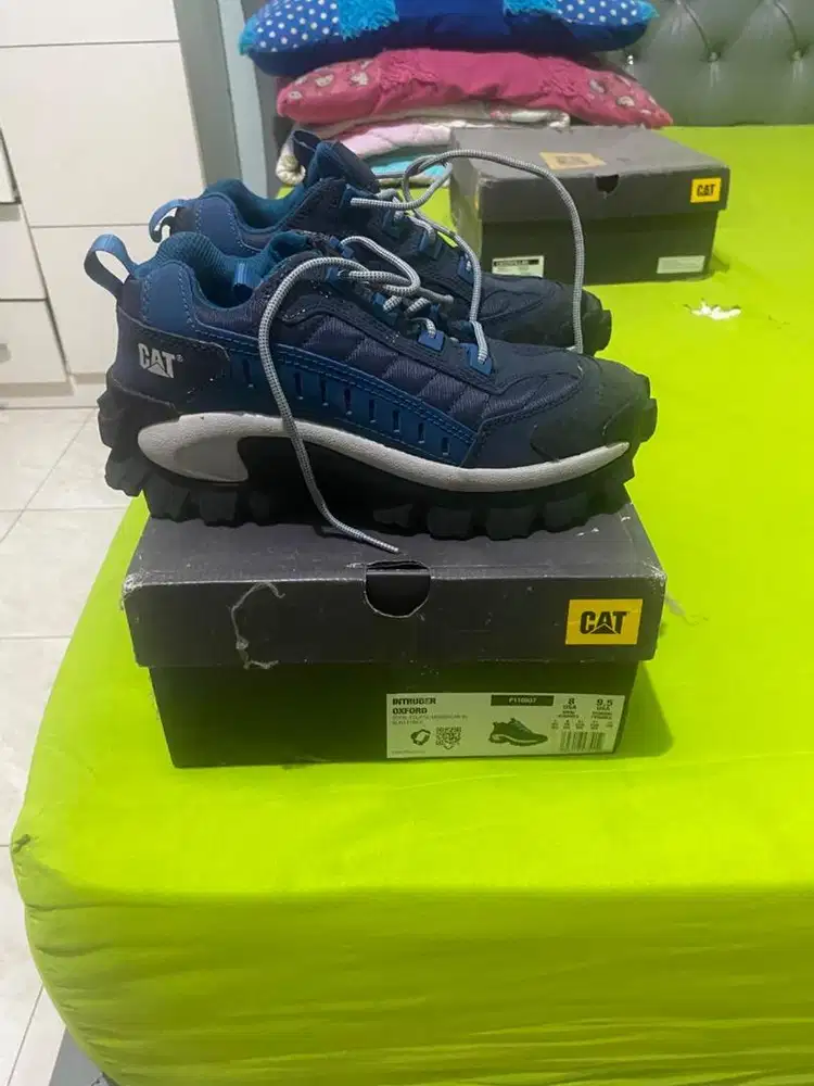 Catterpillar sneakers pria