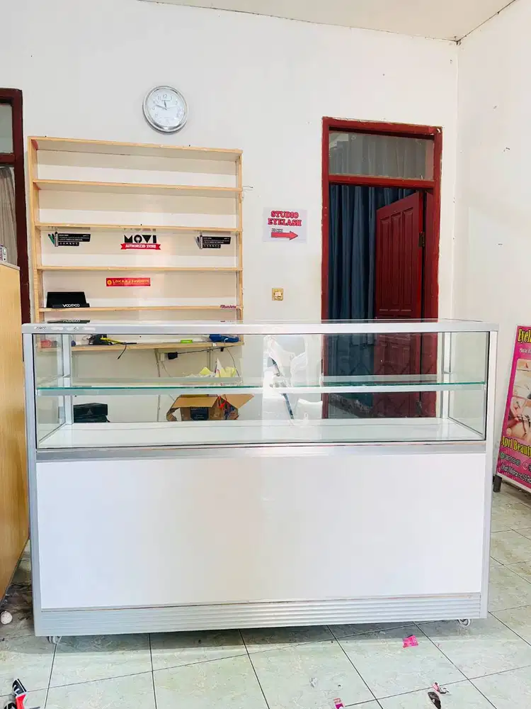 Etalase dan mejakasir kaca