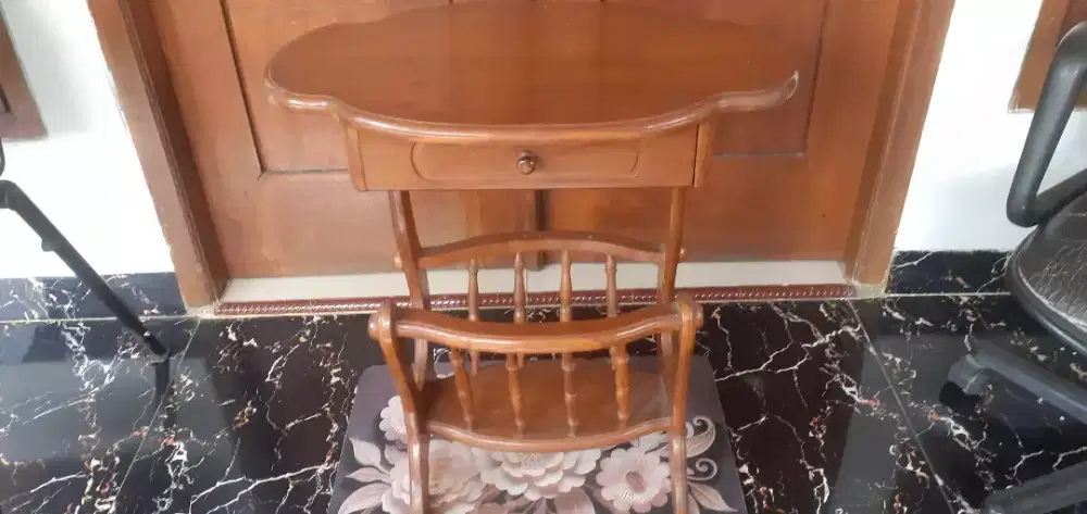 Meja jati pajangan antik