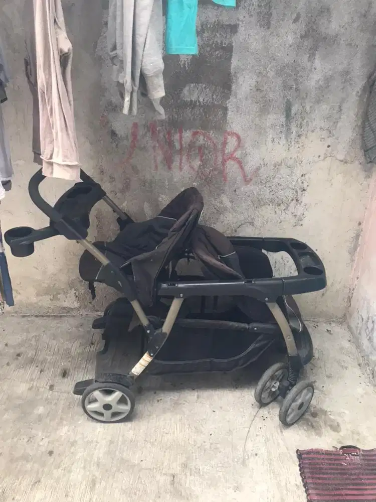 menjual stroler bayi