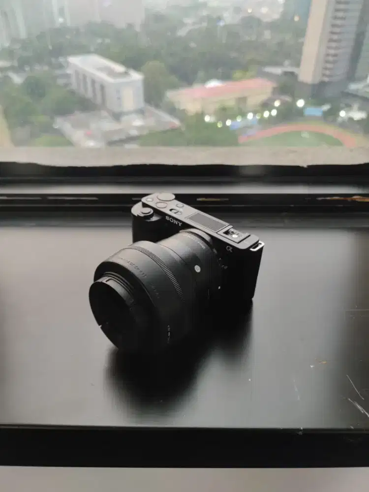WTS Sony ZV-E10 Mark I + Sigma 30mm f/1.4 DC DN Sony E