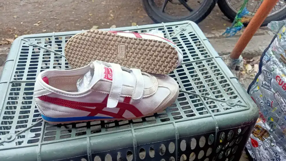 Sepatu onitsuka size 35