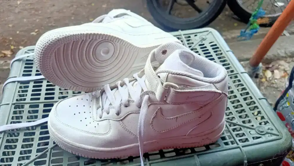 Sepatu nike size 38 full white