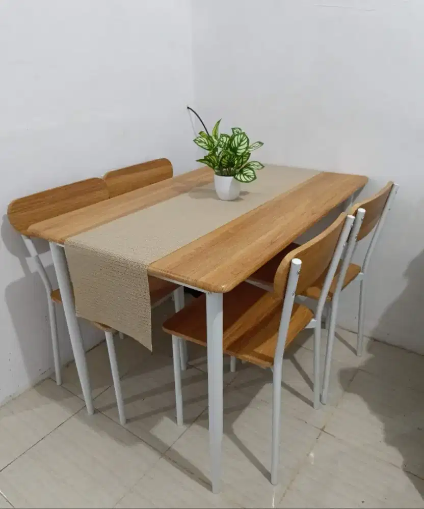 dijual meja makan 4kursi