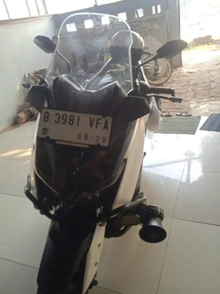 YAMAHA X-MAX 250 TAHUN 2018 – PUTIH
