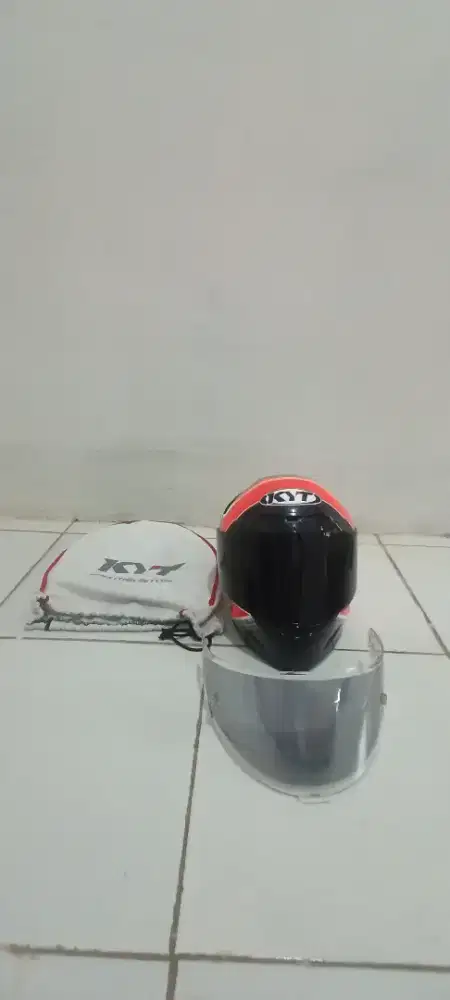Helm KYT TT course