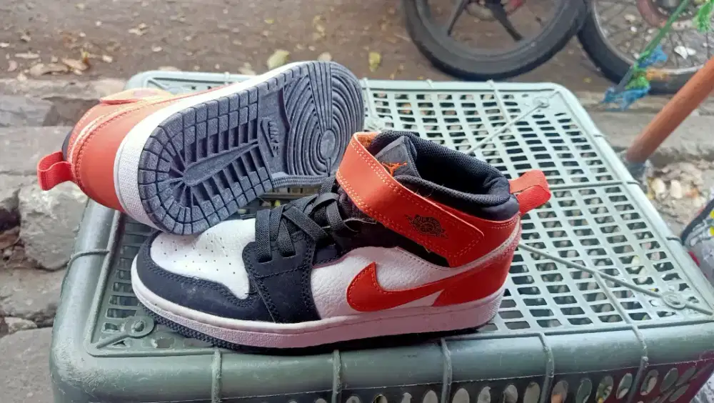 Sepatu anak nike size 35