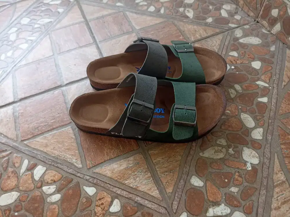 Sendal play boy second size 41,2 x pakai