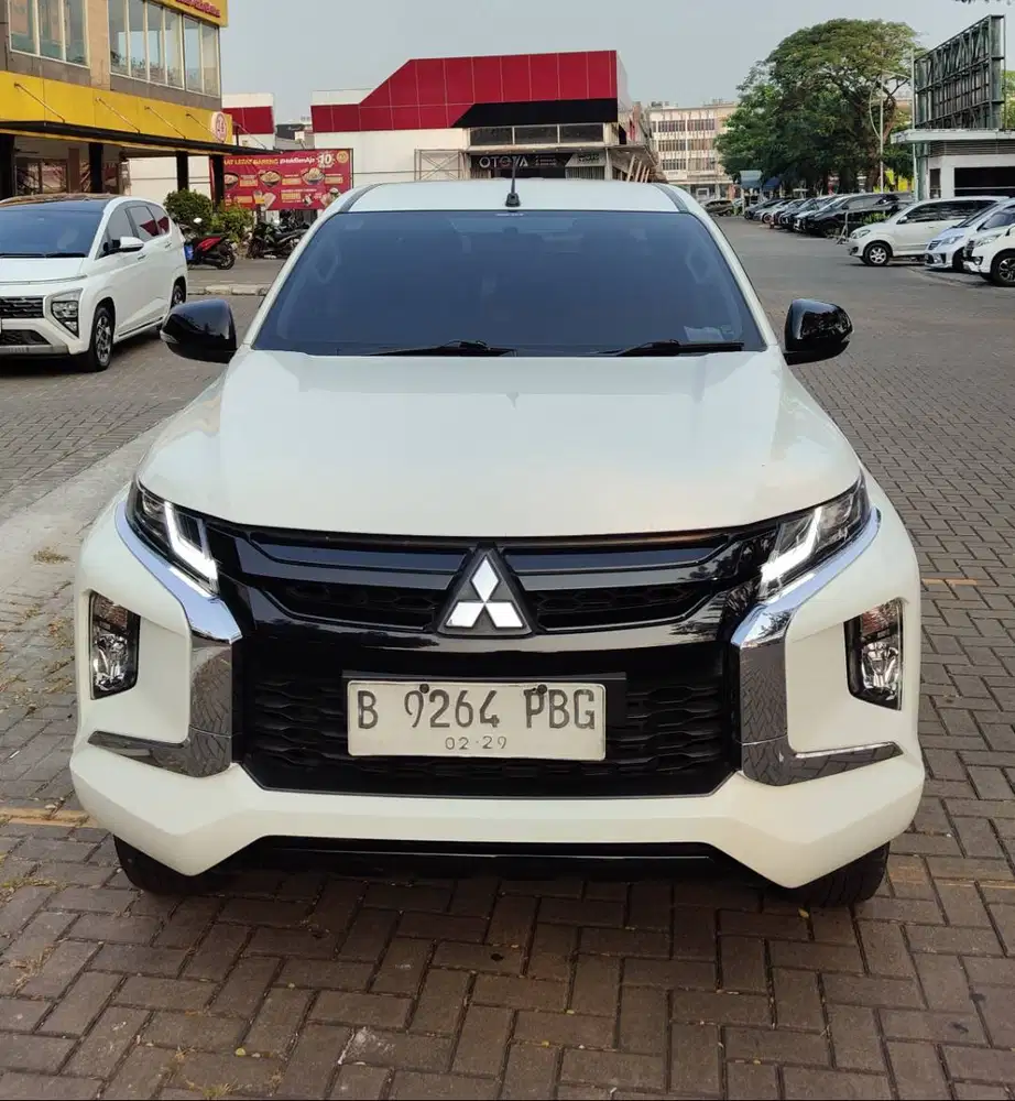 TRITON EXCEED PUTIH 2023 M/T 4X4 2.4L