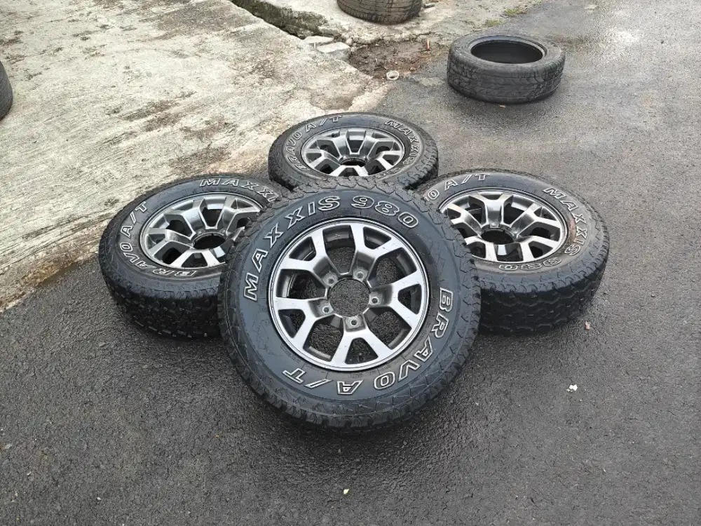 Jual vleg OEM Suzuki JIMNY JB74 R15 pcd 5x139.7 kond mulus ban tebel