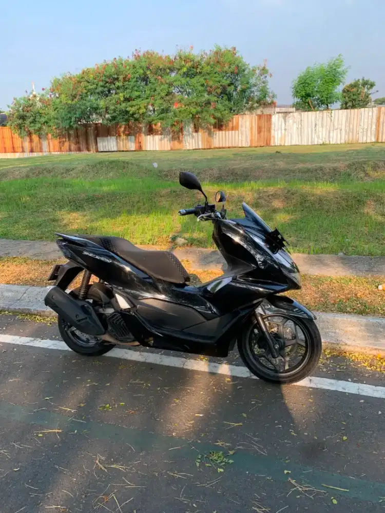 pcx 2023 cbs warna hitam honda