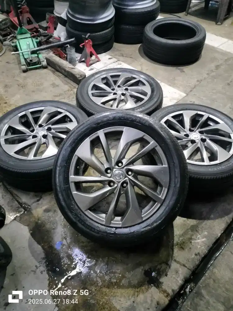 Jual vleg OEM X-Trail R18 pcd 5x114.3 kond mulus ban Yokohama 4pcs