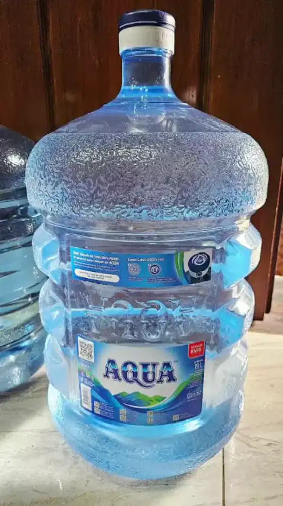 aqua galon kosong dan isi segel
