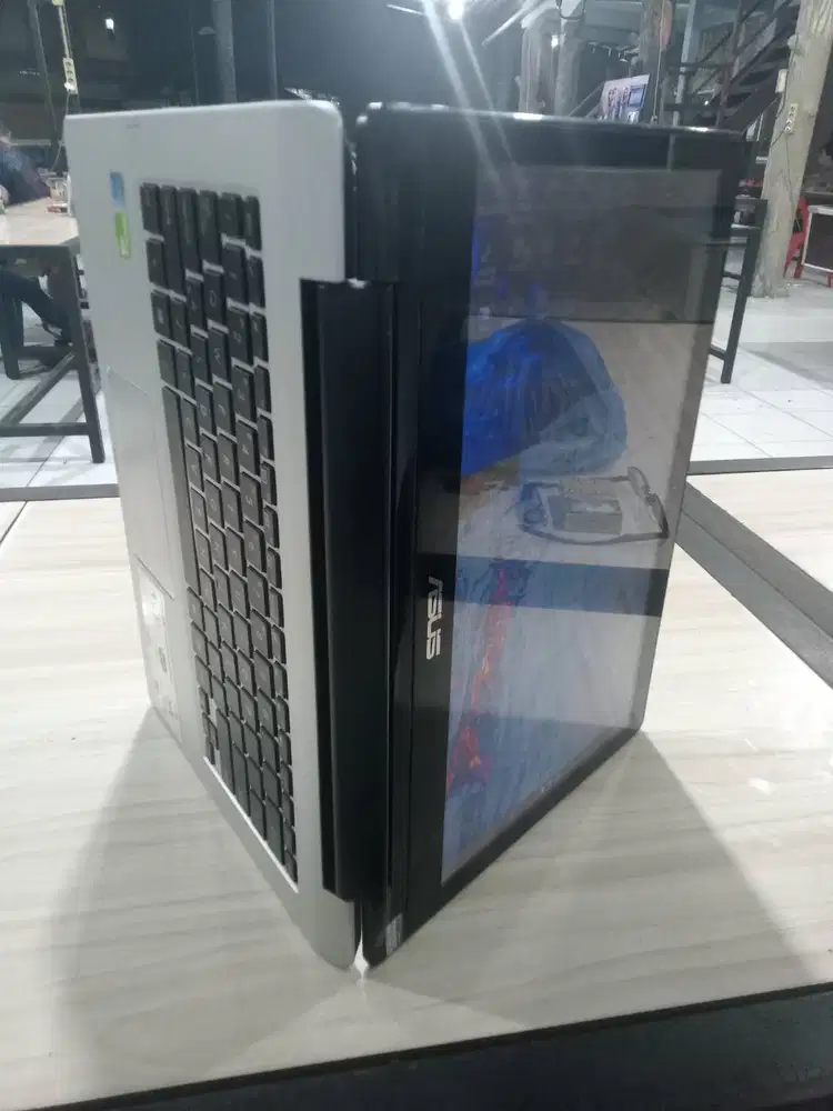 ASUS TP300LJ (2 in 1) / Core i5 Gen-5 / nVidia / 128Gb / 8Gb /2Jam/TAS