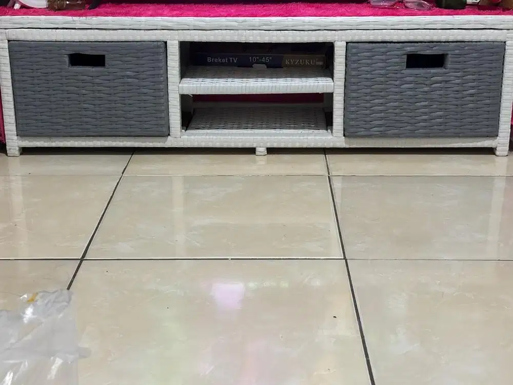 Dispenser merk arashi , meja tv rotan