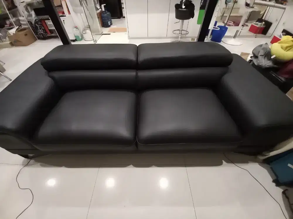 SOFA kulit hitam 2 seater