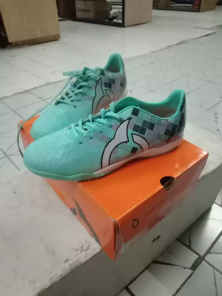 Sepatu futsal ortus