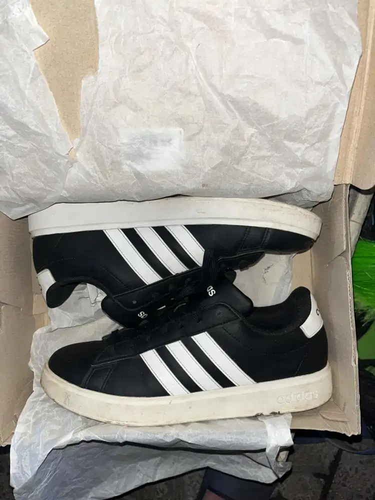 Dijual/TT/BT Sepatu Adidas Grand Court 2.0