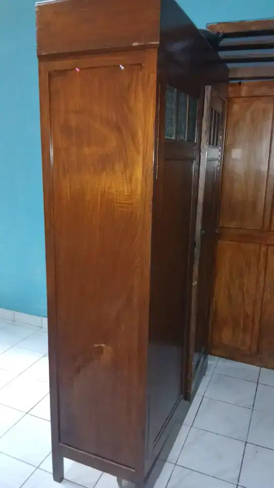 Lemari jati lawas