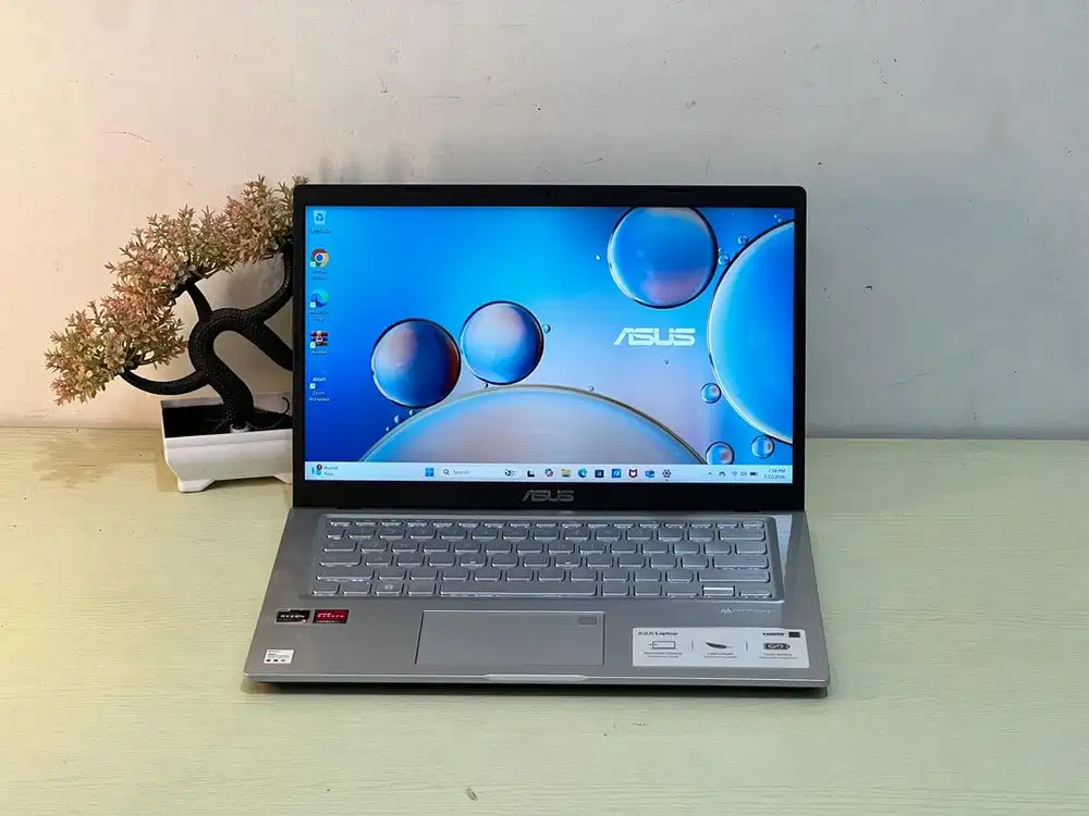 Asus VivoBook M415DA Ryzen 3-3250U RAM 8 SSD 256 GB Sangat Muluss