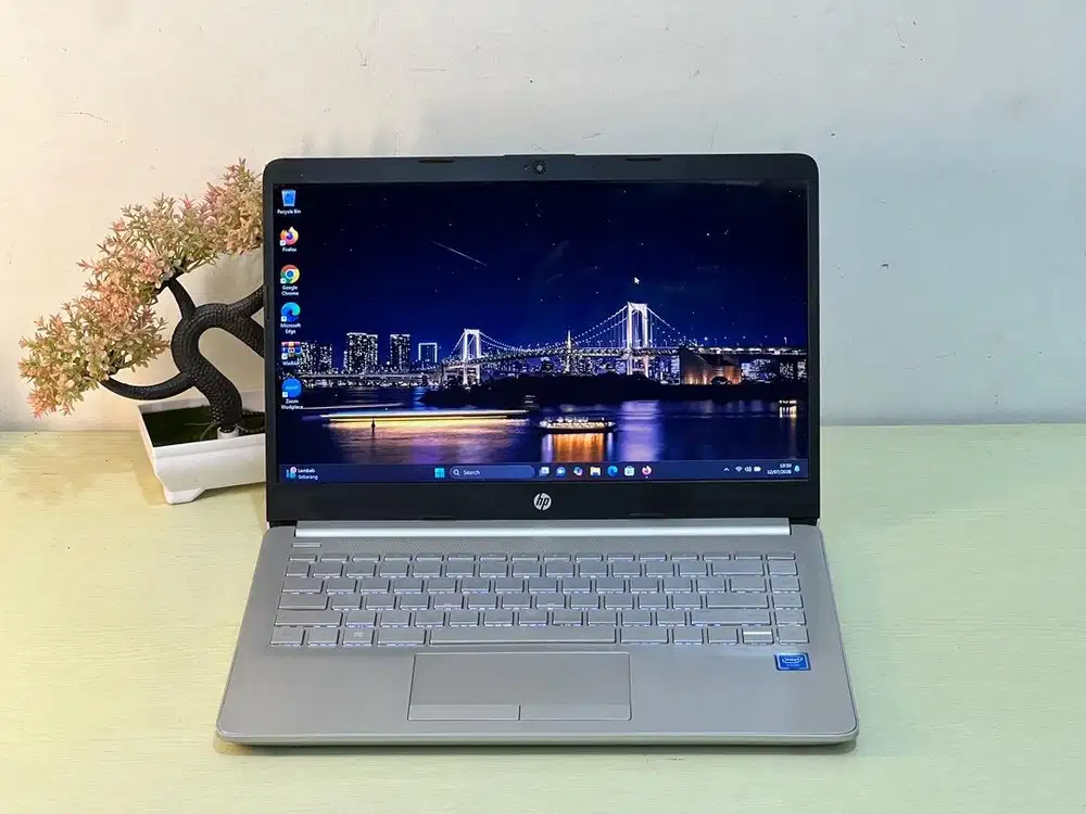 HP 14s Intel 4205U RAM 8 SSD 256 GB Backlight Keyboard Garansi 1 Bulan