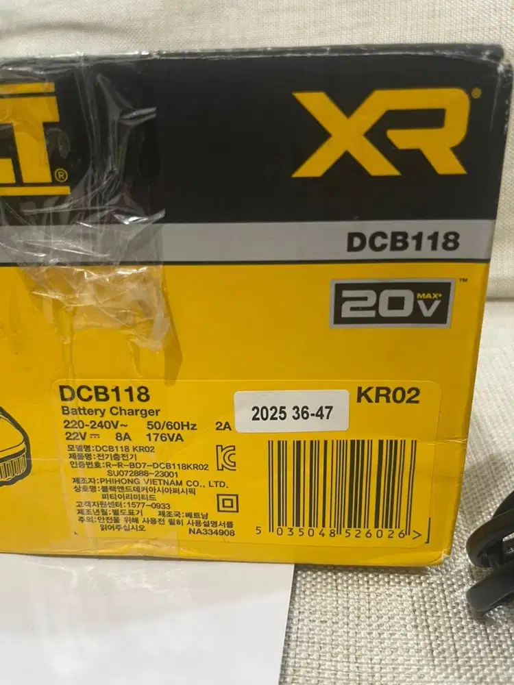Dewalt baterai batre dan charger fast charging DCB118 n DCBP520 5ah