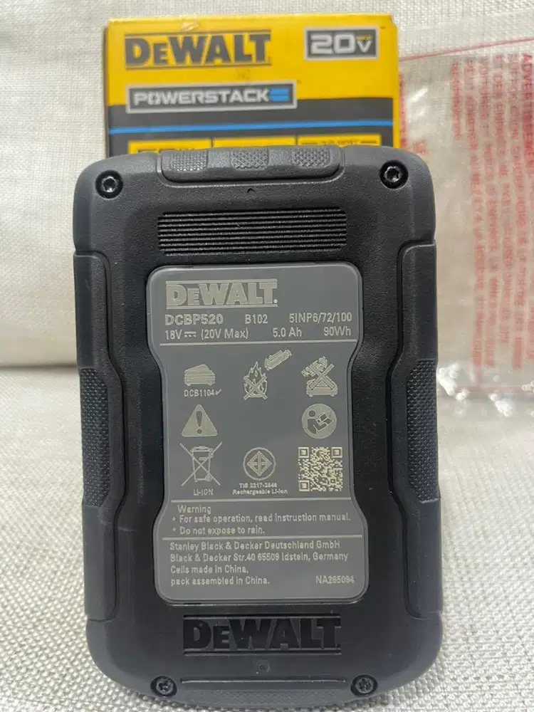 Dewalt baterai batre dan charger fast charging DCB118 n DCBP520 5ah