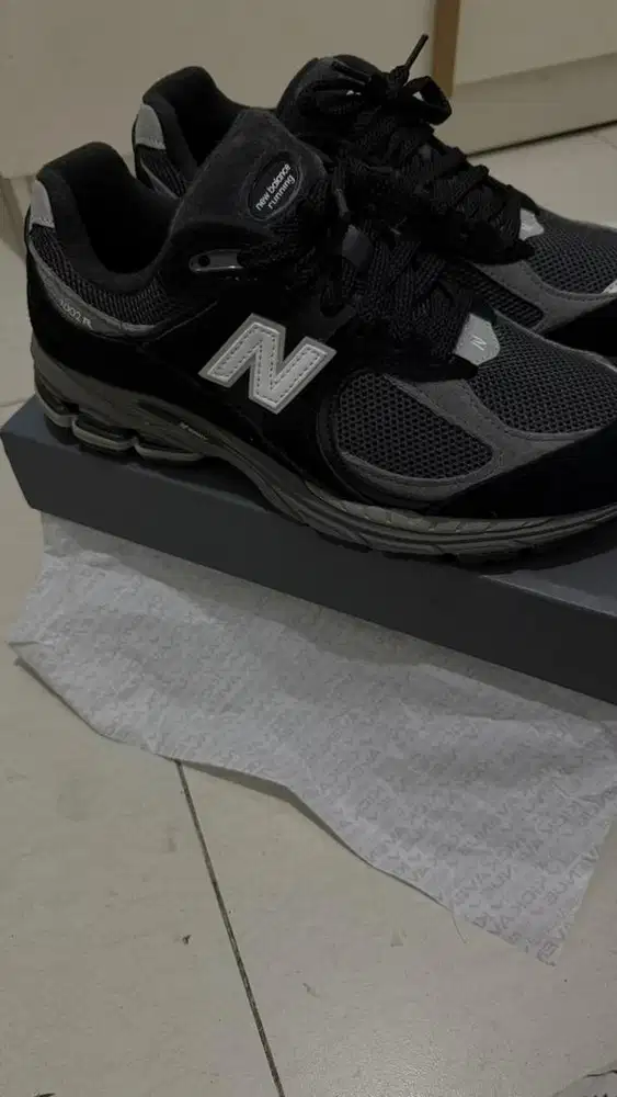 New balance 2002r