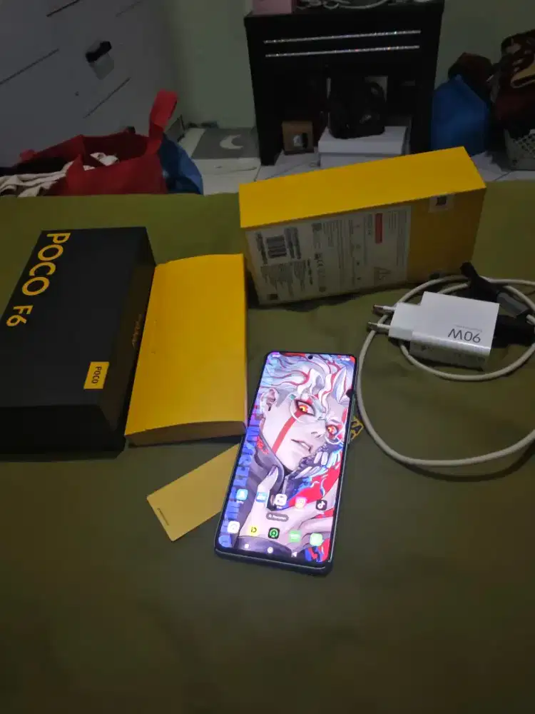 POCO F6 12/512GB Hijau - Ada Penyok  & Bercak Hitam Kecil di Layar