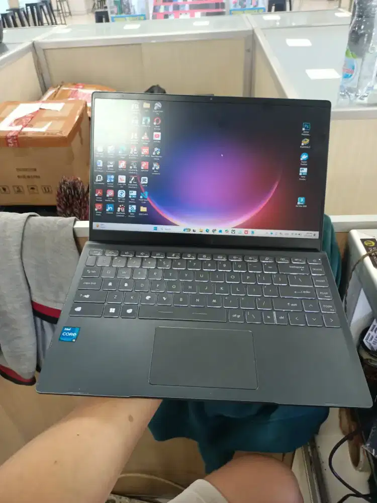 Laptop MSI 14 modern core i5 gen 11 ram 8 GB SSD 512