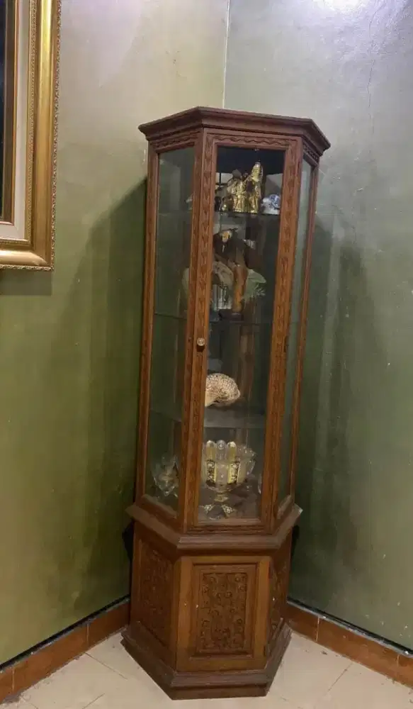 Lemari kaca jati