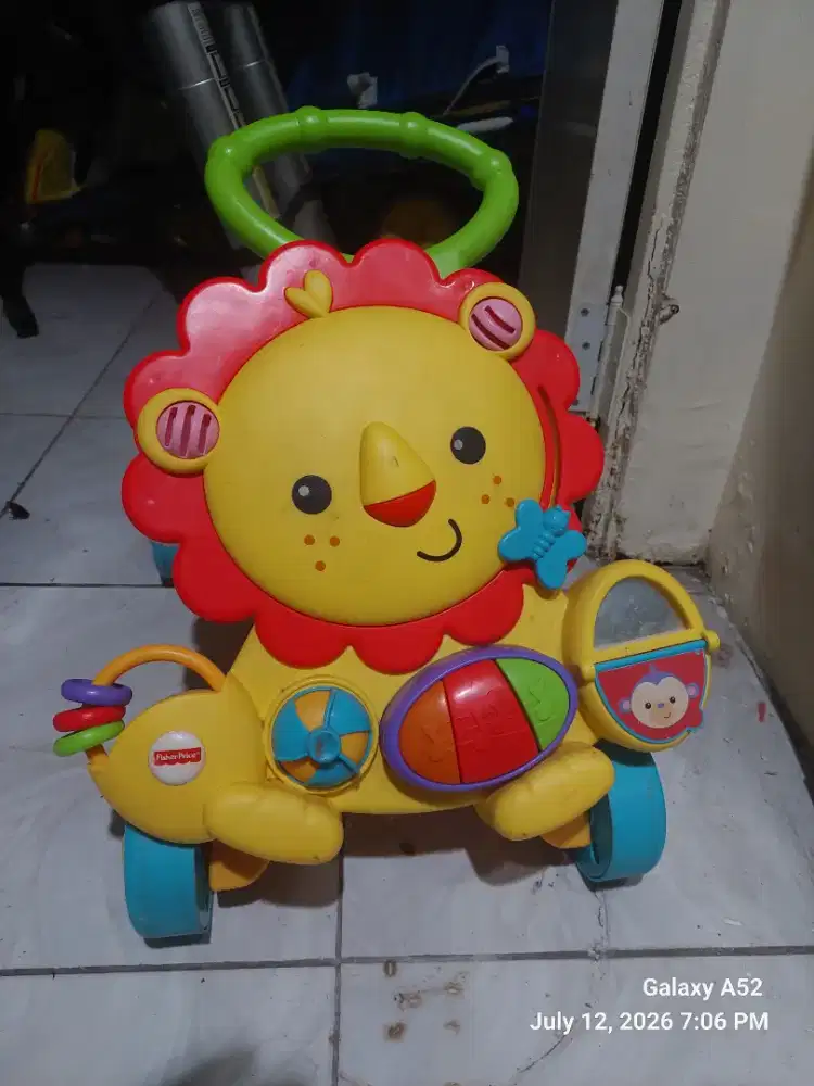 Baby walker, alat bantu belajar berjalan