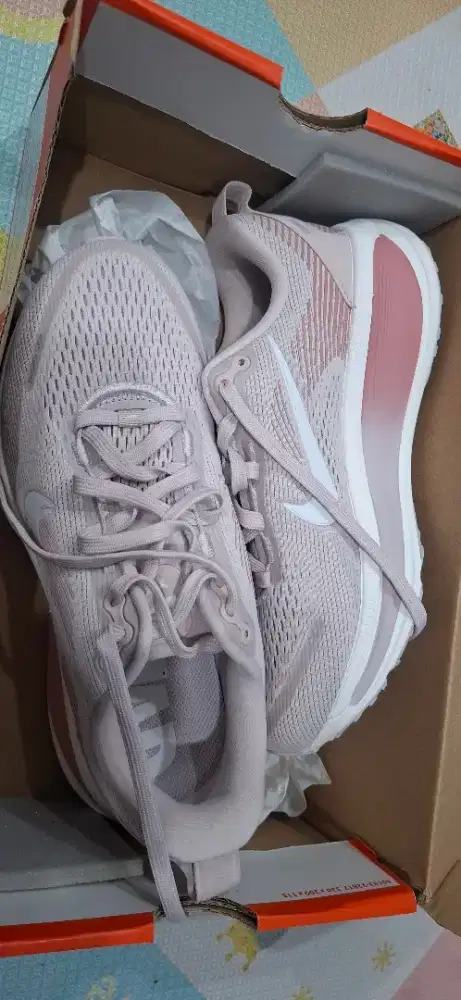 Sepatu nike vomero 18