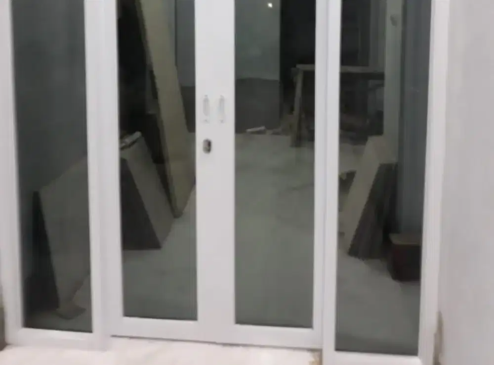Pasang Pintu Kusen Jendela Aluminium Untuk Gedung Kantor Rumah Toko